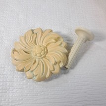 Vintage Kirsch Floral Medallion Curtain Drapery tieback holdback white c... - $12.00