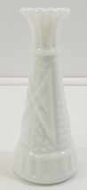 AG) Vintage White Milk Glass Bud Flower Vase 6&quot; Tall - £6.32 GBP