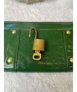 Authentic Louis Vuitton Gold-Tone Lock and Key Set – #309 - $1,573.10 MXN