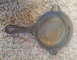 Vintage Wagner Ware 1050 Mini Cast Iron Skillet Ashtray - $26.17