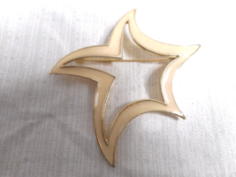 Goldtone Beige Enamel Elongated STAR Shape Large Cut-Out Open Pin Brooch 2 3/4&quot; - £16.06 GBP