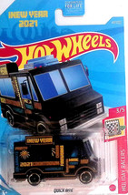 2021 HOT WHEELS QUICK BITE NEW YEAR 2021 3/5 HOLIDAY RACERS 48/250 DIECAST - $8.90