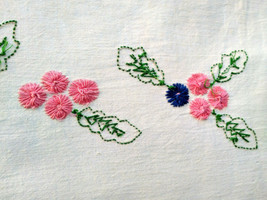 Lovely Vintage Pom Pom Floral Handwork Linen Cotton Dresser Scarf Table Runner - £15.77 GBP