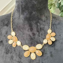 Women&#39;s Vintage Charming Charlie Ivory/Gold Tone Statement Necklace - £16.23 GBP