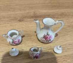 Miniature Dollhouse Ceramic Teapot Set of 5 pcs (3 mini pots &amp; 2 mini Lids) - £11.85 GBP