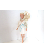 M &amp; S Shillman Inc. Hong Kong Fashion Doll Blonde 11.5&quot; White Lace Dress - $91.60 MXN