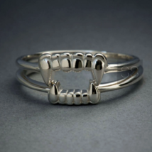 Vintage vampire fangs ring, 925 Sterling Silver, punk gothic vampire ring Unisex - £28.76 GBP