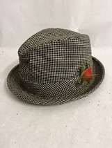 Vintage Larchmont Men&#39;s Black &amp; White Derby Fedora Hat w Feather Detail - $27.71