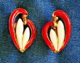 Elegant Red &amp; White Enamel Gold-tone Clip Earrings 1960s vintage 1 1/8&quot; - £10.35 GBP