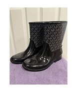 MICHAEL KORS Women&#39;s Signature Logo Sutter RainBootie Sz 8M Black (Rubber) - $932.93 MXN