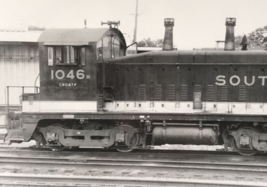 Southern Railway Railroad SOU #1046H NW2 Electromotive Train Photo Atlanta GA - £7.41 GBP