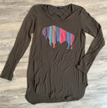 Boutique Style Buffalo Graphic Green Rainbow Shirt Top Zutter USA Women&#39;... - £7.77 GBP