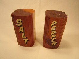 Vintage WOODEN Salt &amp; Pepper Shaker Set PIKES PEAK 3.5&quot; Tall [A5k] - £6.06 GBP