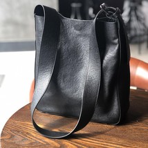 Leisure Women Big Bag 2022 New Genuine Leather Wide Belt Bucket Bag Soft First L - £111.68 GBP