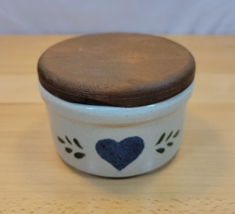 Vintage RRP Co. Roseville Ohio Small Jar Kitchen Crock with Lid Blue Heart - £14.93 GBP