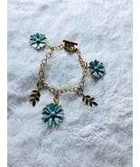 Charm Bracelet, gold tone, daisy charms, with toggle closure - £12.90 GBP
