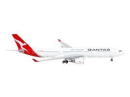 Airbus A330-300 Commercial Aircraft &quot;Qantas Airways - Spirit of Australia&quot; White - £57.37 GBP
