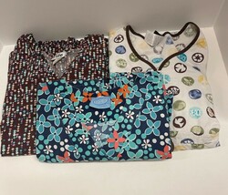Lot of 3 Short Sleeve Scrub Tops Size Large - $213.82 MXN
