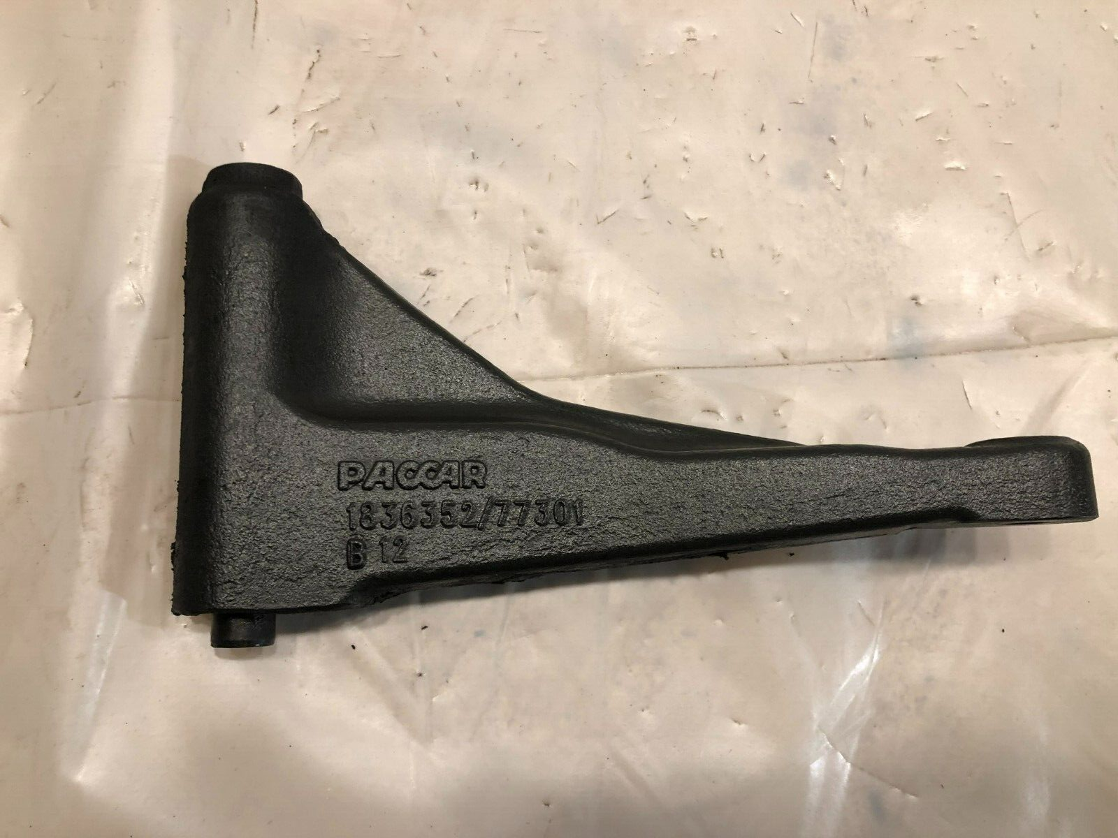 2013 Paccar MX-13 Diesel Engine Bracket 1836352 OEM - $38.92