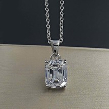 3Ct Émeraude Coupe Simulé Diamant Solitaire Pendentif Solide 14K Plaqué or Blanc - £131.45 GBP