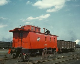 Rebuilt caboose at Proviso yard Chicago &amp; North Western Railroad Photo P... - £7.02 GBP+