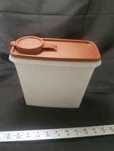 VTG Tupperware Cereal Keeper Container 469 Sheer/ Brown Flip-Top Seal - £7.30 GBP