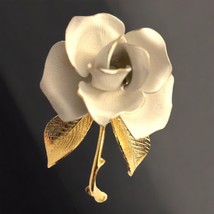 Gerrito Brooch Signed White Enamel Flower Gold Tone PIN Floral Retro 2&quot; - £14.85 GBP