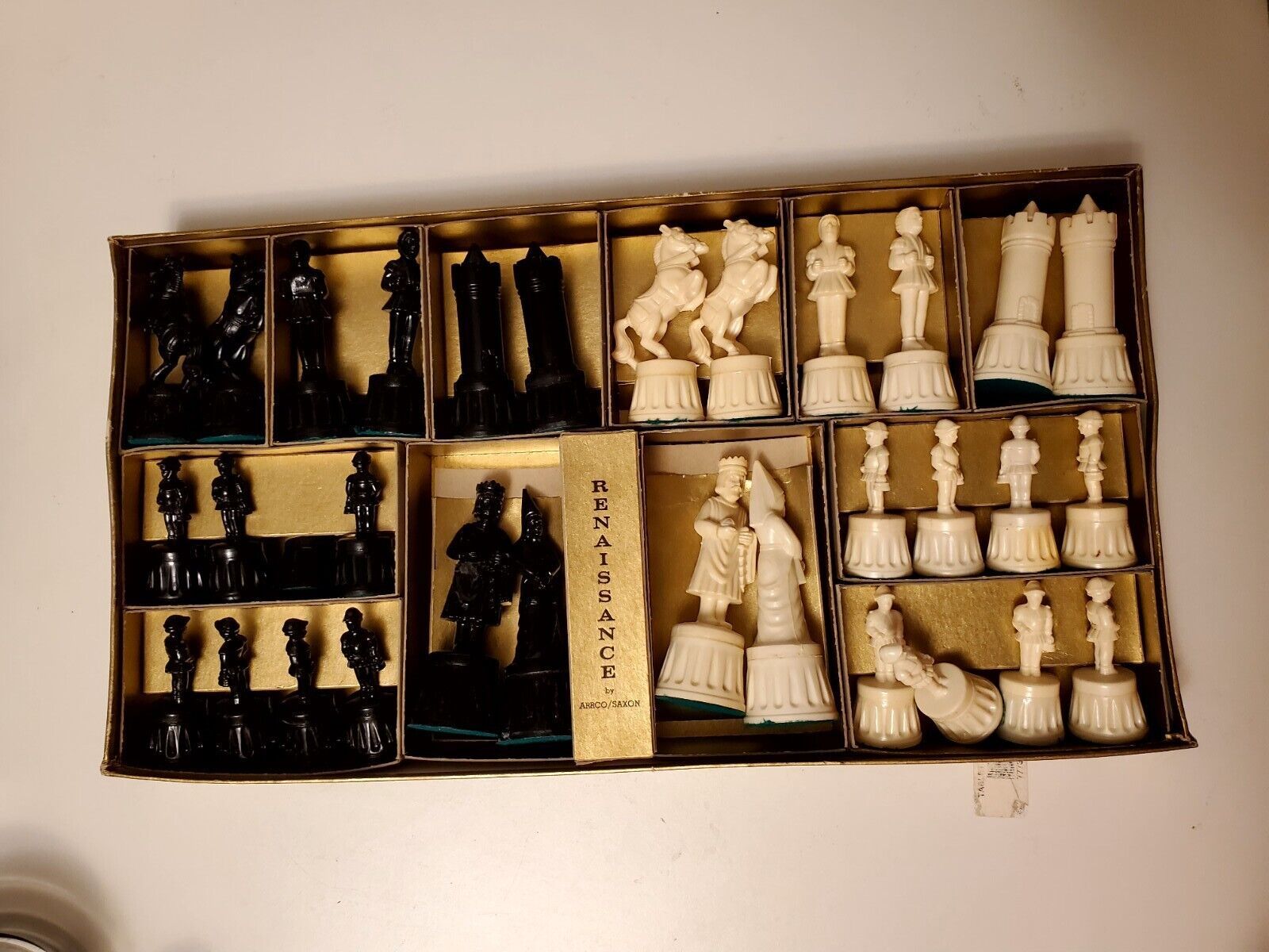 Vintage Renaissance Chess Pieces by ARRCO SAXON 1 Damaged piece - £23.28 GBP