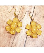 Earrings Pierced Drop Dangle Beige Floral Type 1.5&quot; Appx. on Fish Hooks - $93.28 MXN