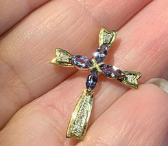 10K Yellow Gold Cross Pendant 1.32g Jewelry Aquamarine? Blue 4 Stone Charm - £95.88 GBP