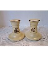 PFALTZGRAFF VILLAGE PATTERN PAIR OF TAPER CANDLESTICK HOLDERS - $179.24 MXN