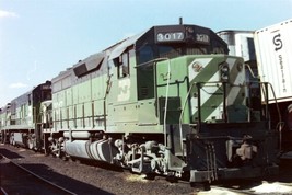 Burlington Northern 3017 EMD GP40 Locomotive Chicago Area 1 Color Negati... - £3.50 GBP