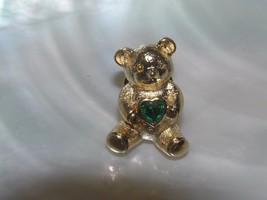 Estate Avon Signed Goldtone Teddy Bear w Green Rhinestone Birthstone Heart Tie - £6.86 GBP