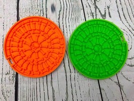 Lick Mat for Dogs Dog Slow Feeder Mat Dog Distraction Device Green Orange - £15.76 GBP