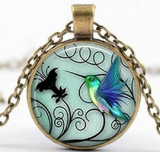 Una Rotonda Capsula Con Arte di Una Colibrì Con Sfondo IN Argento - £19.09 GBP