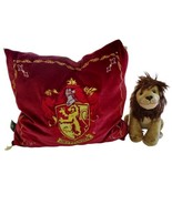 Harry Potter Gryffindor Pillow Embroidered Velvet with Stuffed Lion Mascot - €24,07 EUR