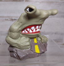 Vintage Street Wise Hammerhead Shark Squirt Water Shooter Bath Toy 1995 - £5.94 GBP