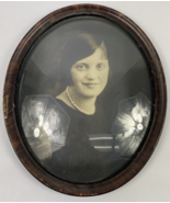 ANTIQUE VICTORIAN LARGE OVAL FRAME WITH CONVIC GLASS WITH LADY PHOTO 18.... - $108.25 CAD