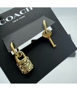 COACH PADLOCK KEY EARRINGS Mismatched Quilted in Gold NEW - $1,267.56 MXN