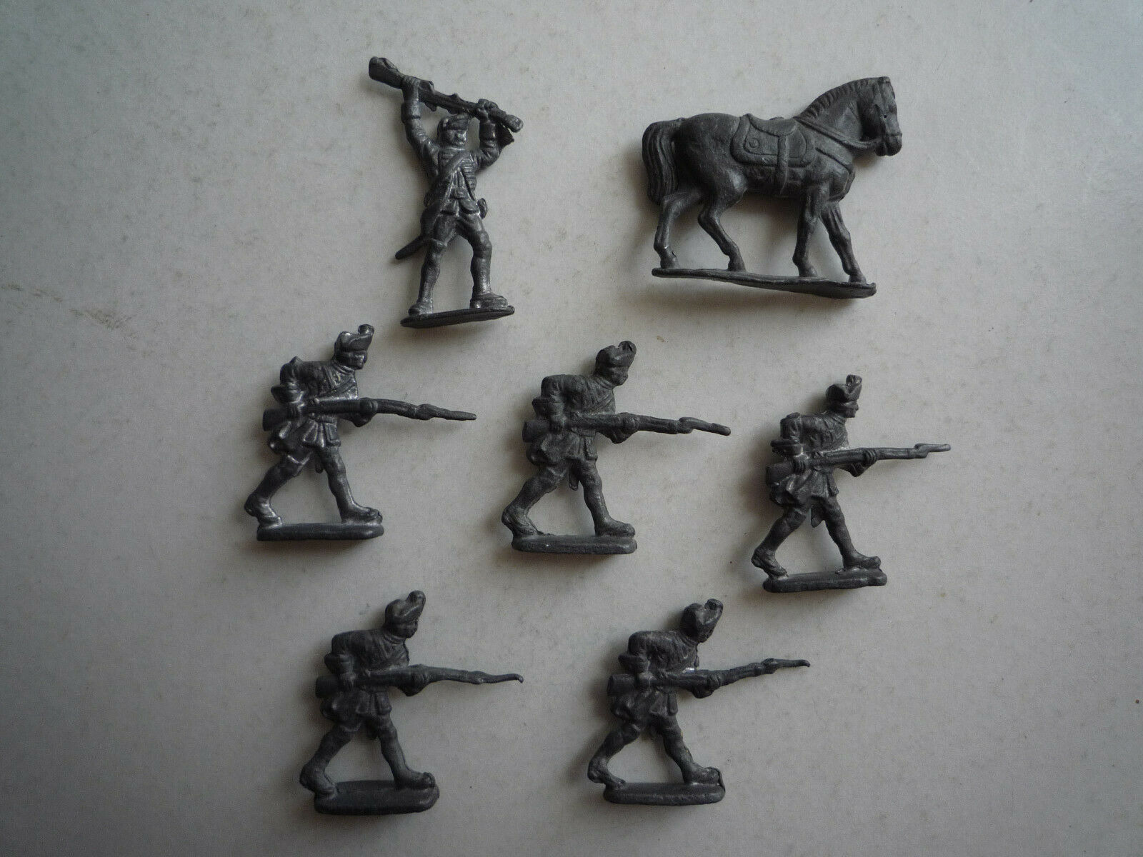 * * * LOT of Tin soldiers and horse - USED * * * - $16.62