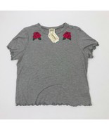 Dirtee Laundry Grey Cropped Tee 2 Roses Appliques Women&#39;s Size XL - $272.54 MXN
