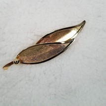 Vintage Brooch Gold Tone Leaves Leaf Berry Textured Polished C Clasp - £6.25 GBP