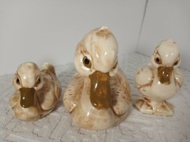 Vtg Porcelain Ceramic Glossy Mommy Duck &amp; Ducklings Babies Family 5&quot;/4&quot;/3&quot;t MCM - £14.86 GBP