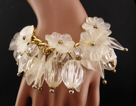 Large retro chunky lucite  Charm Bracelet - vintage Flower charms - Hawaiian sty - £91.58 GBP