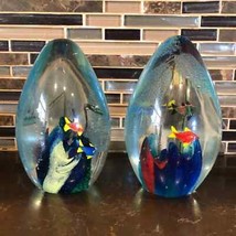 Pair of 6” egg shaped glass ocean aquarium art glass heavy paperweights ... - €91,08 EUR