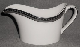 2001 Wedgwood UNITY PLATINUM PATTERN Bone China GRAVY BOAT England - $29.69