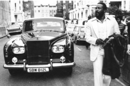 Marvin Gaye cool pose with Rolls Royce in London 18x24 Poster - £19.23 GBP