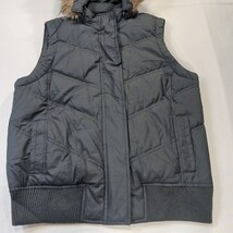 GAP Vest Women’s Black Medium Puffer Removeable Hoodie Primaloft Zip Up Pockets image 14