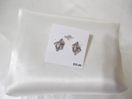 Department Store Silver-Tone 3/4&quot; Sculpted Leaf Stud Earrings D109 - £9.19 GBP