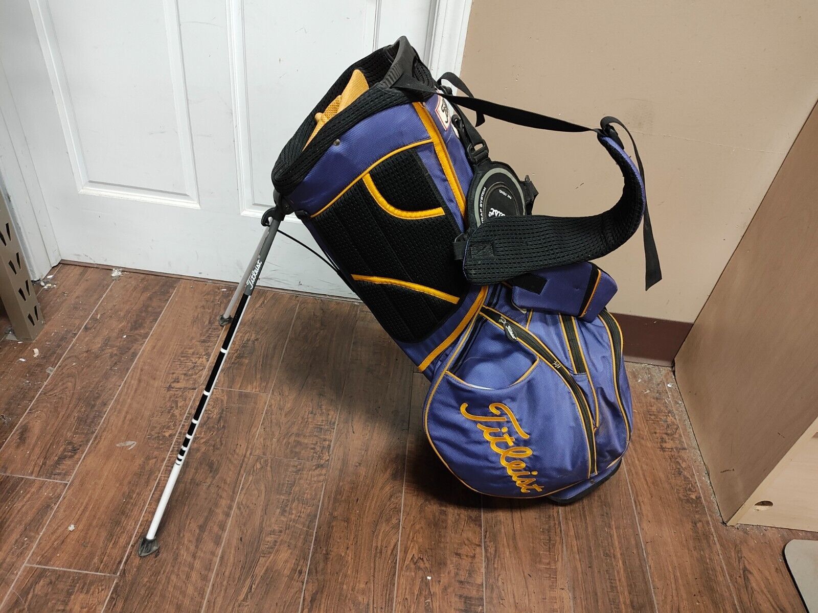 Titleist 4 Divider Dual Strap Golf Stand Bag Purple/Yellow w Raincover - $103.55